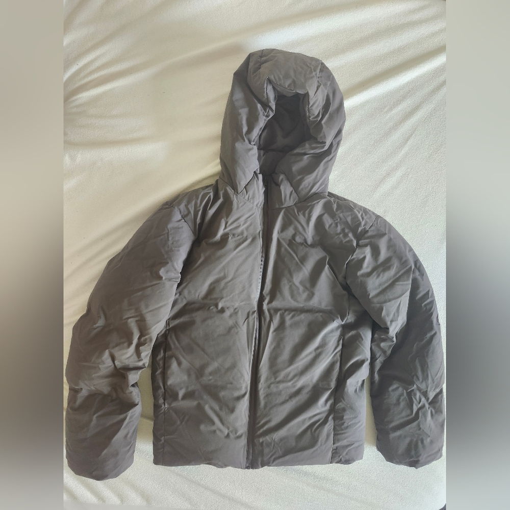 NEW Uniqlo Women's Gray Puffer Jacket (Seamless Down Parka) Size M